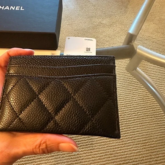 CHANEL Quilted Black Card Holder - Picture 3 of 16